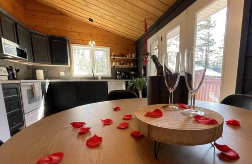 Notre-Dame-de-la-Merci Ski Chalet | Chalet NOX | Spa & Sauna | Romantic Getaway