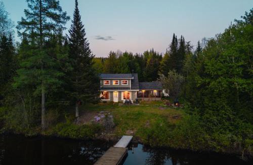 Labelle Ski Chalet | Chalet rustique, Lac paisible, Canot, Famille