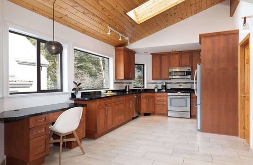 Whistler House | Chalet with hot tub near village
