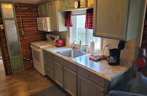 Oscoda Cabin | Chappy's Cabin - Very Cute, Comfy, and Traditional! Includes Window A/C Unit!