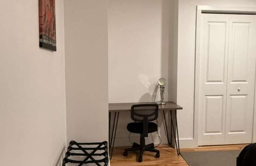 Corn Hill House | Charming 1-Bed Apt WiFi, Fully Equipped Kitchen