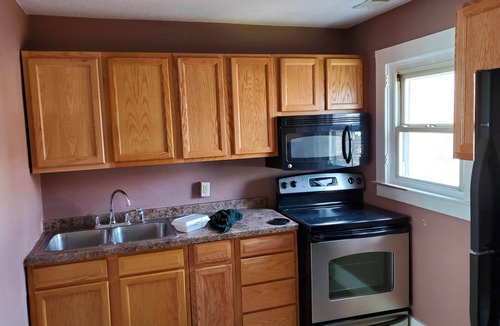 Lansing Apartment | Charming 1-bedroom apartment with AC in lively Lansing