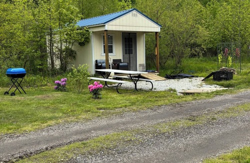 Geneva Cabin | Charming 1-bedroom cabin in Geneva