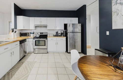 Downtown Buffalo House | Charming 1-bedroom Loft House with WiFi, AC in Buffalo near hospital & downtown