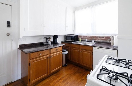 Shaker Heights Apartment | Charming 1st Floor Shaker Heights 2BR, 1BA apartment beautifully furnished.