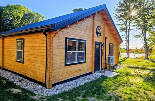 Alden Cabin | Charming 2-bedroom cabin with Water Views on Thayer Lake