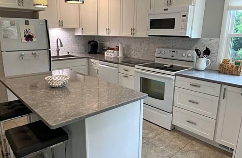 Northwest Akron House | Charming 2-bedroom dog friendly house in lovely Akron