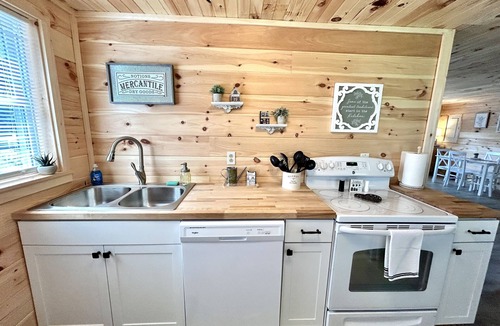 Hermon Cabin | Charming 2 Bedroom Private Cabin Near Bangor