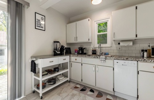 East Lansing House | Charming 2-bedroom townhome - 1 Mile from MSU!