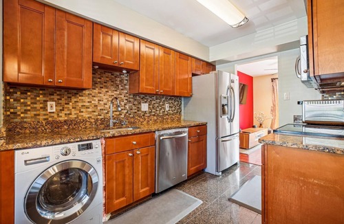 Aspen Hill House | Charming 3-bedroom townhome with AC and WiFi in Silver Spring