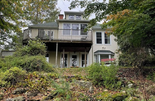 North Hatley House | Charming 3-bedroom home overlooking Lac Massawippi in North Hatley.