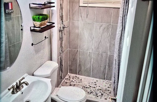 Youngstown House | Charming 3-bedroom house in peaceful Youngstown with AC