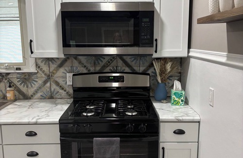 Bay View House | Charming 3-bedroom home in BayView- close to Cedar Point and the Sports Complex!