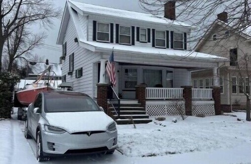 Cleveland House | Charming 3-Bedroom Pet-Friendly Home by Lake Erie