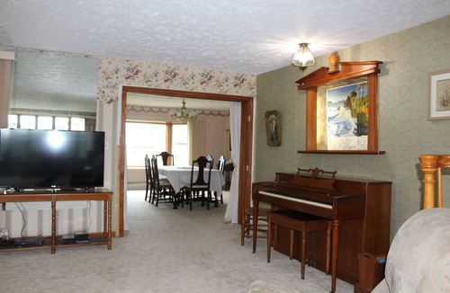 Skaneateles Other | Charming 3-bedroom farmhouse with large backyard, cabin and scenic pond.