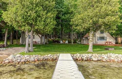 Empire Cottage | Charming A Frame Cottage on Little Glen at Mama Bear