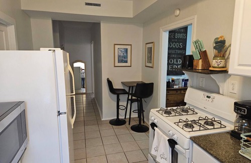 Utica House | Charming Adirondack-Inspired 2nd Floor-2BR/Near Wynn, Nexus and Downtown.