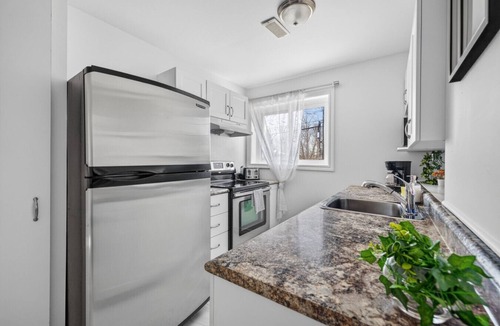 District d'Aylmer Apartment | Charming Apartment by Aylmer Marina