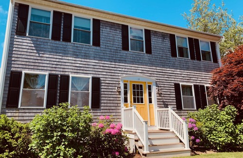 Little Compton House | Charming Beach Cottage -1 mile to beach - Tesla Charger