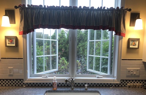 Egg Harbor Cottage | Charming Cobblestone Cottage at Horseshoe Bay