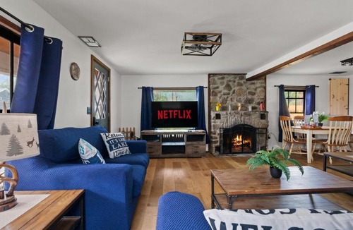 Pulaski House | Charming Cottage by Lake Ontario, Firepit and Fenced Yard