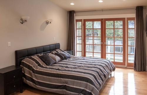 Lynn Valley House | Charming family & pet friendly home with private yard & deck in Lynn Valley
