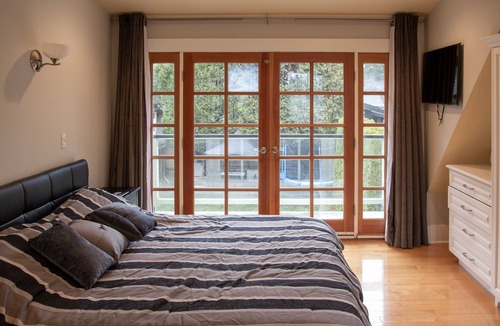 Lynn Valley House | Charming family & pet friendly home with private yard & deck in Lynn Valley