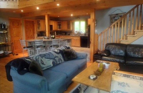 Georgian Bay House | Charming Lakefront Cottage Rental with Blissful Views near Toronto, Ontario