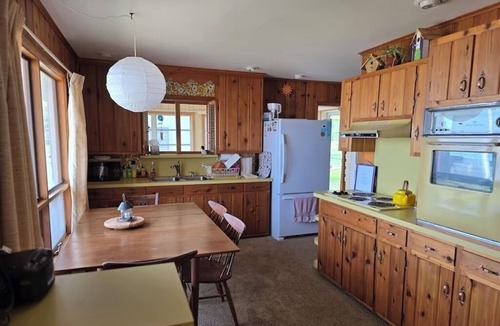 Pellston Cottage | Charming lakeside cottage on beautiful Douglas Lake