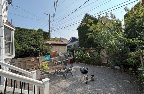 Allentown House | Charming Mid Century Modern 4BR House in Allentown, Buffalo, Stylish decor. I