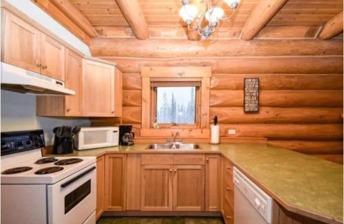 Golden Ski Chalet | Charming Rustic Cabin Perfect for Groups