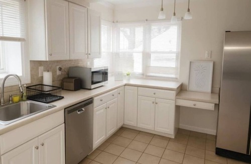 Parma House | Charming Spacious & Affordable. Gem of Parma! Modern space superbly clean.