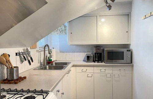 Fairfield Apartment | Charming Suite in Heritage Manor, Free Parking