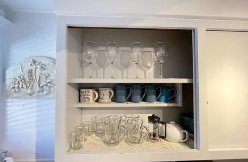 Fairfield Apartment | Charming Suite in Heritage Manor, Free Parking