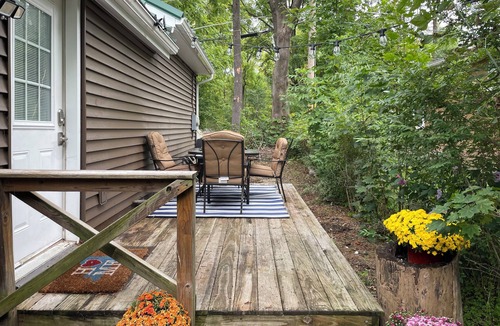 Town of Richmond Cottage | Charming & Updated 2-bedroom cottage with Private Beach Access 5 min walk, Grill