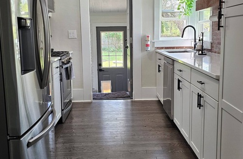 Vermilion House | Charming Updated Ranch Retreat in Vermilion – Cozy, Dog-Friendly Near Lake Erie