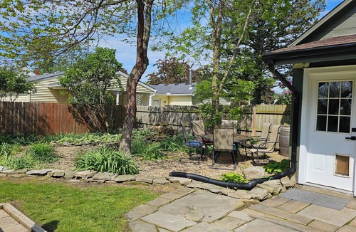 Vermilion House | Charming Updated Ranch Retreat in Vermilion – Cozy, Dog-Friendly Near Lake Erie