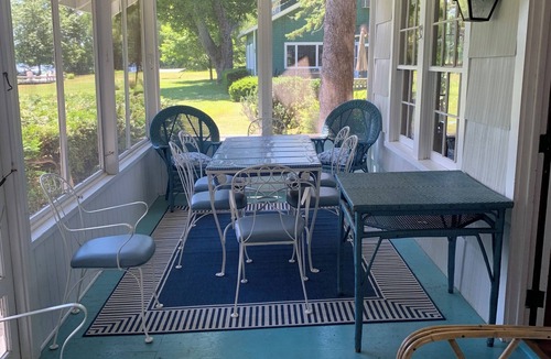 Lake Leelanau Cottage | Charming Vintage Lakeside 4-bedroom Cottage