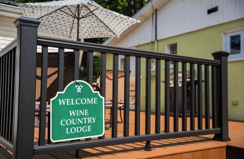 Town of Benton House | Charming Wine Country Lodge with Scenic Views