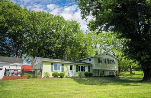 Town of Benton House | Charming Wine Country Lodge with Scenic Views