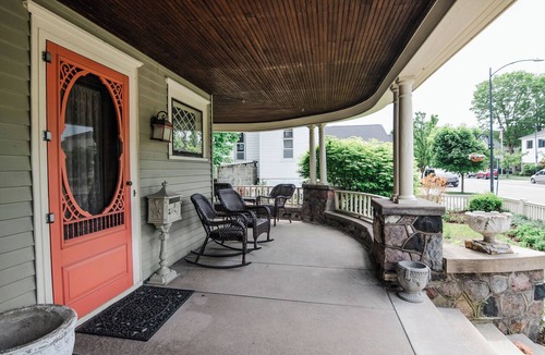 Charlevoix House | Chateau Charlevoix, Spacious Downtown Charlevoix Home – Perfect for Families & Weddings