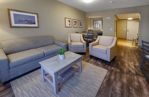 Celoron Hotel | Chautauqua Harbor Hotel - Jamestown