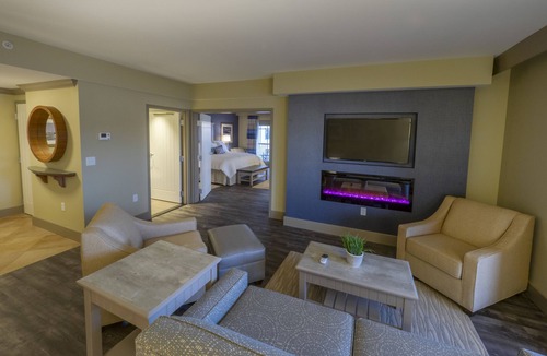 Celoron Hotel | Chautauqua Harbor Hotel - Jamestown