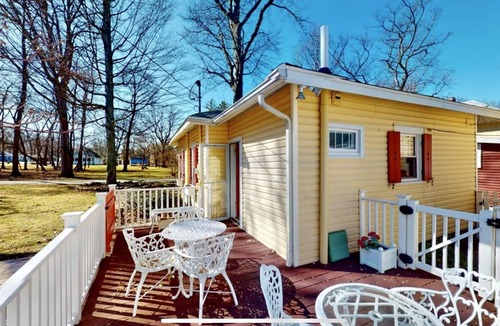 Lakeside Cottage | Cheeky Cherry Cottage