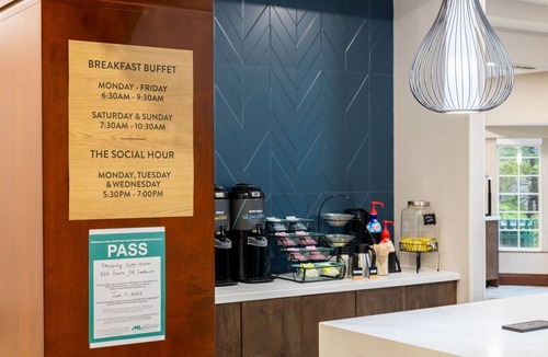 Westminster Apartment | Chic 1BR Suite w/Kitchen | Pool & Hot Breakfast