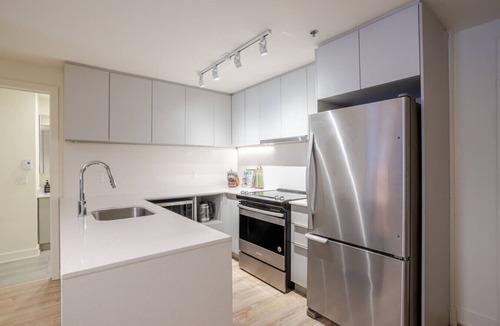 Cite Multimedia Apartment | Chic Old Port Stay | Pool, Gym & Parking