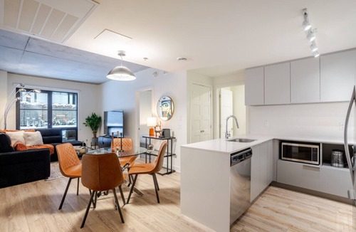 Cite Multimedia Apartment | Chic Old Port Stay | Pool, Gym & Parking