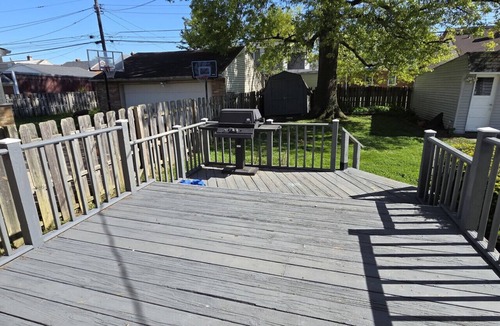 Parma House | Chic Parma Stay Near CLE King Bed 3BR