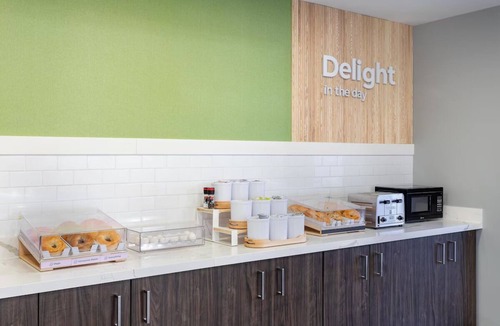 Clarion Hotel | Chic & Practical Room w/Breakfast Perfect for a Quiet Weekend Stay Near Stadium