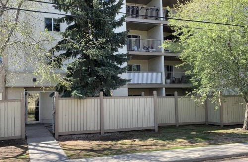 North Central Edmonton Apartment | Chris Cozy Condo CW #107 Edmonton